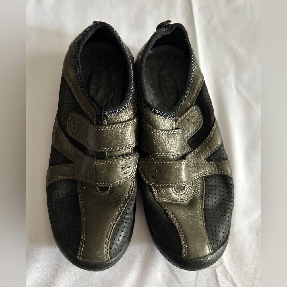 Privo by Clarks ladies shoes velcro fastener size 7